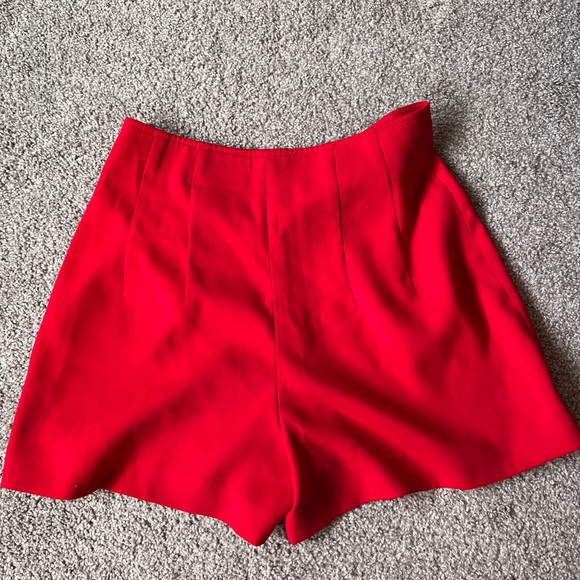 Club Monaco flare shorts in beautiful red colour - Picture 3 of 3